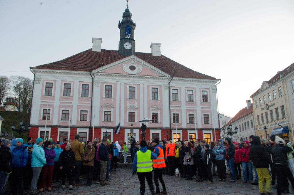 This is the crowd in front of the Tartu city hall