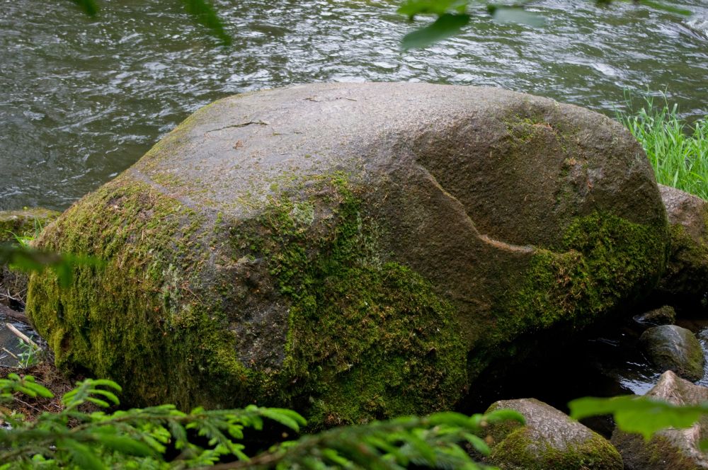 Salakuulaja kivi
